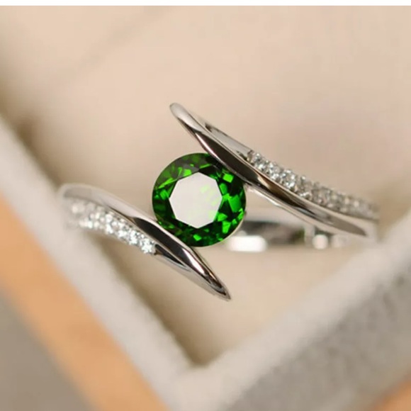Jewelry - Gorgeous 925Silver Jewelry Rings Round Cut Emerald